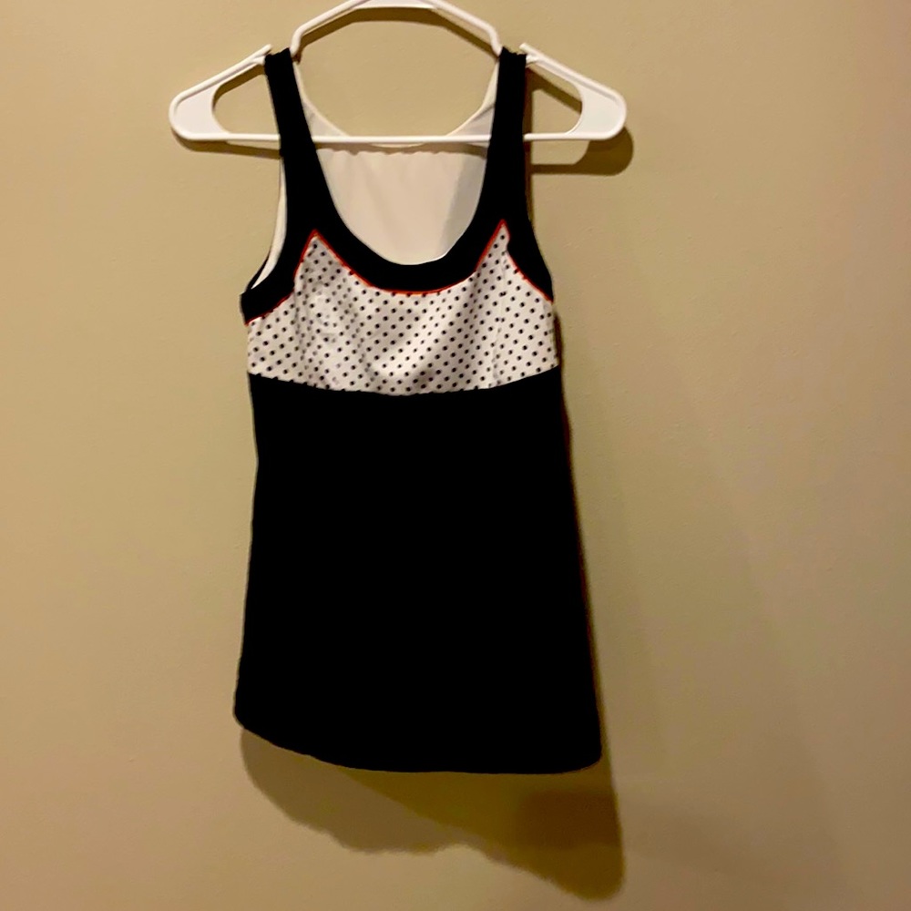 lululemon athletic tank woman’s Sz 6. EUC